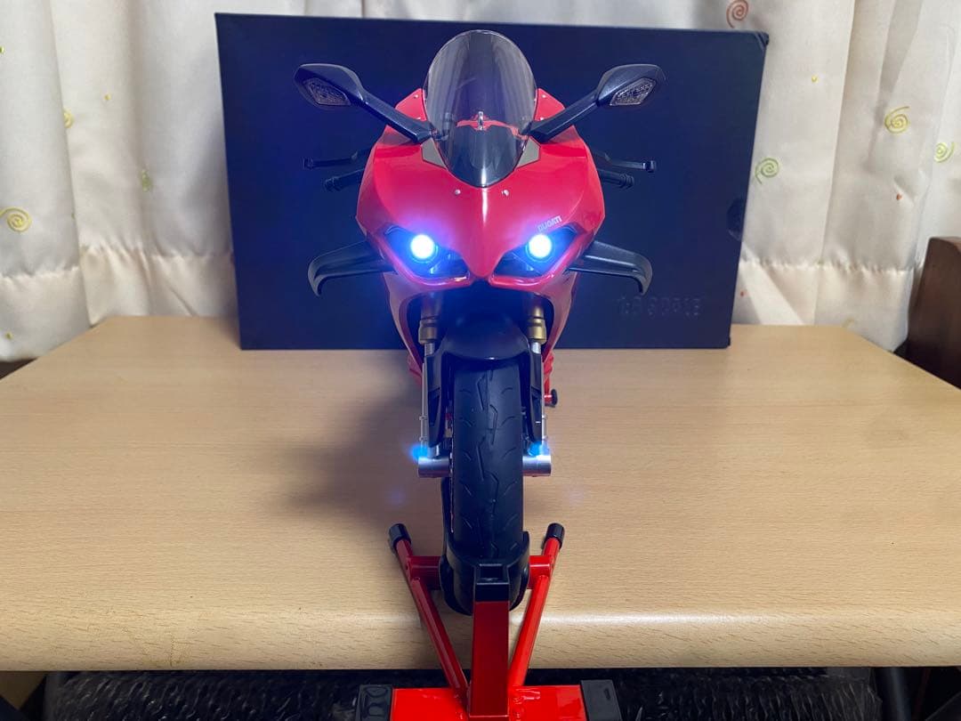 DUCATI パニガーレV4 S 1/6スケール　ドゥカティ