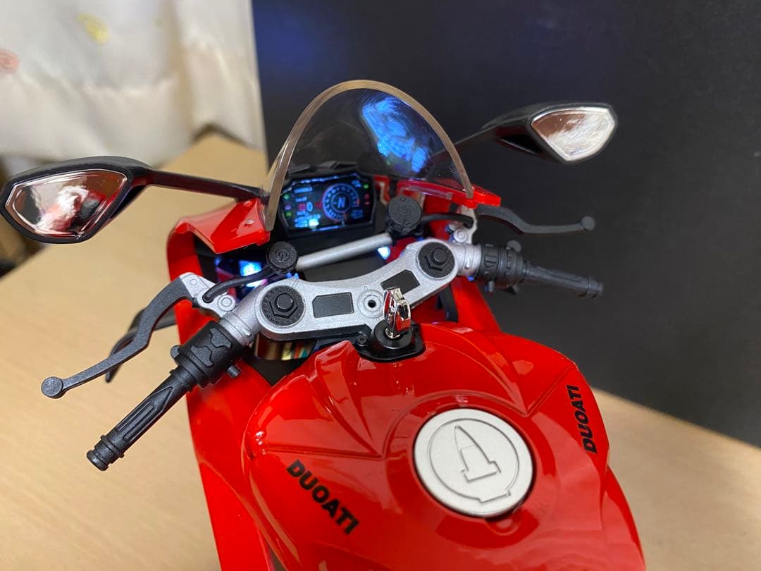 DUCATI パニガーレV4 S 1/6スケール　ドゥカティ