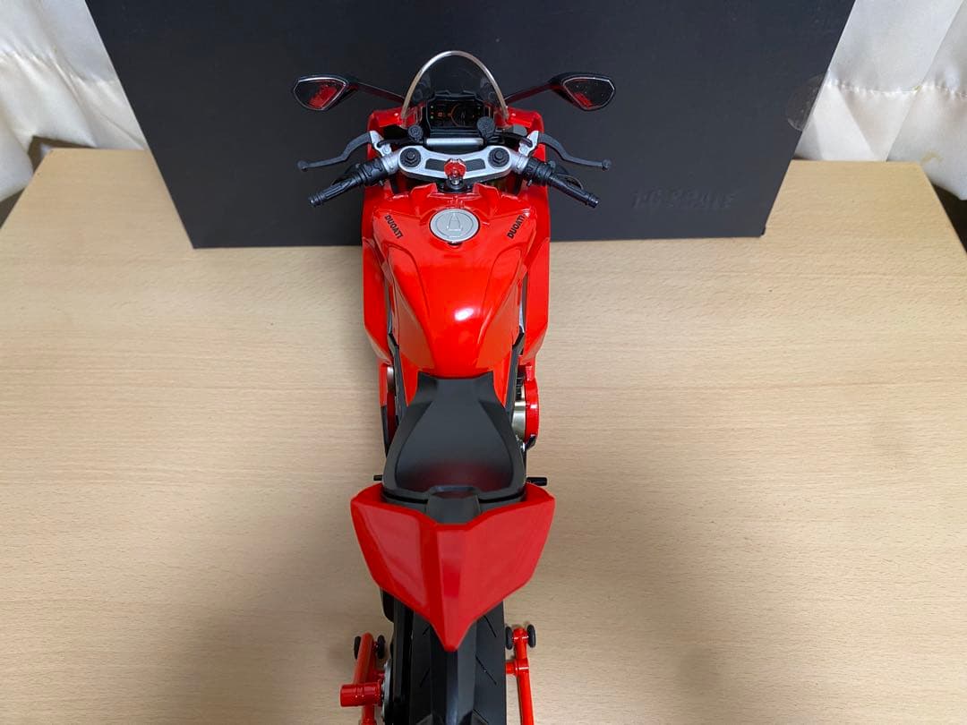 DUCATI パニガーレV4 S 1/6スケール　ドゥカティ