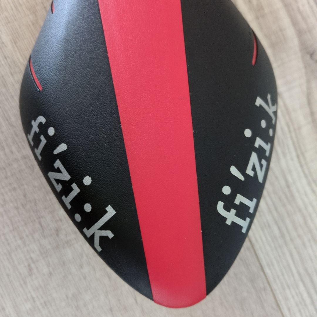 フィジーク　アリオネR3 カーボン　サドル