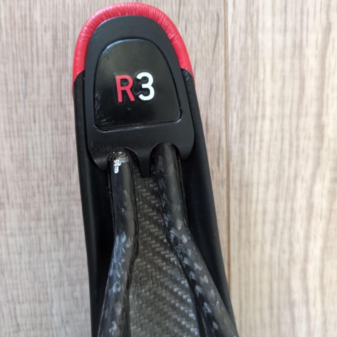 フィジーク　アリオネR3 カーボン　サドル