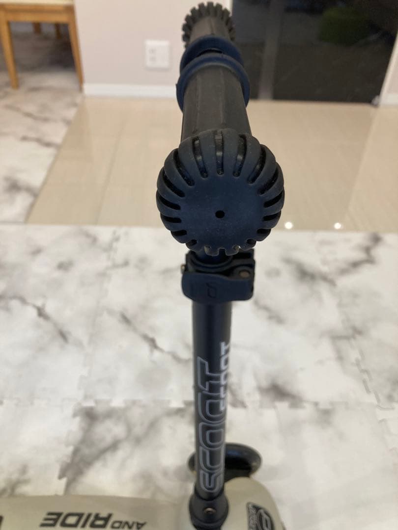 ハイウェイキック3LEDアッシュ　キックボードキッズスクーター足けり子供の乗り物