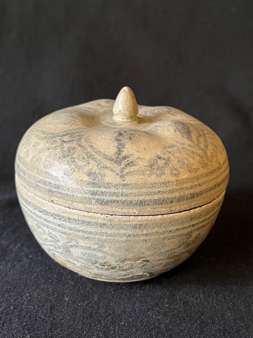 もうレア ！タイスンコロク鉄絵合子 穏やかで丁寧な絵付け 窯印がいい