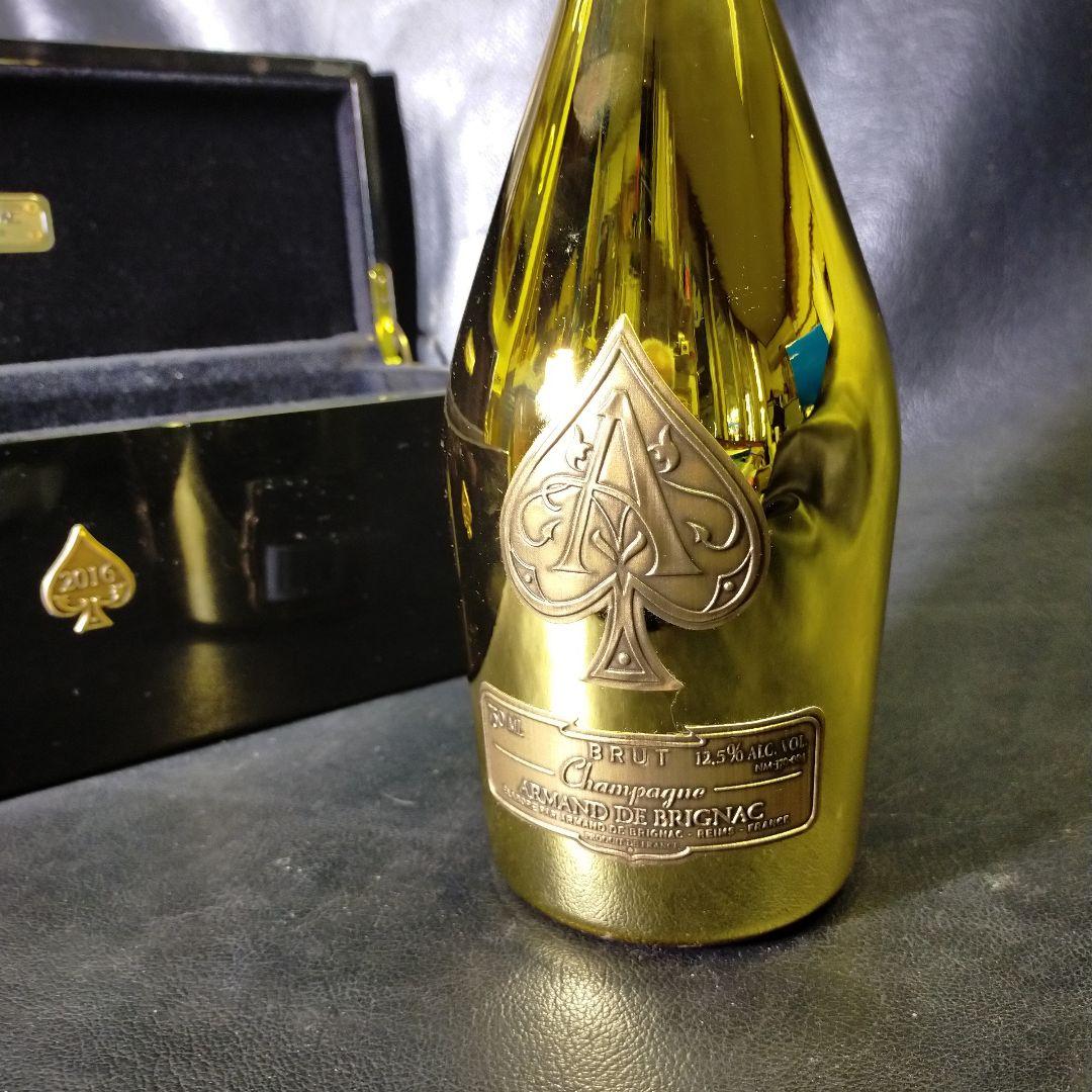 アルマン・ド・ブリニャック同ブランドを象徴する「ブリュット・ゴールド