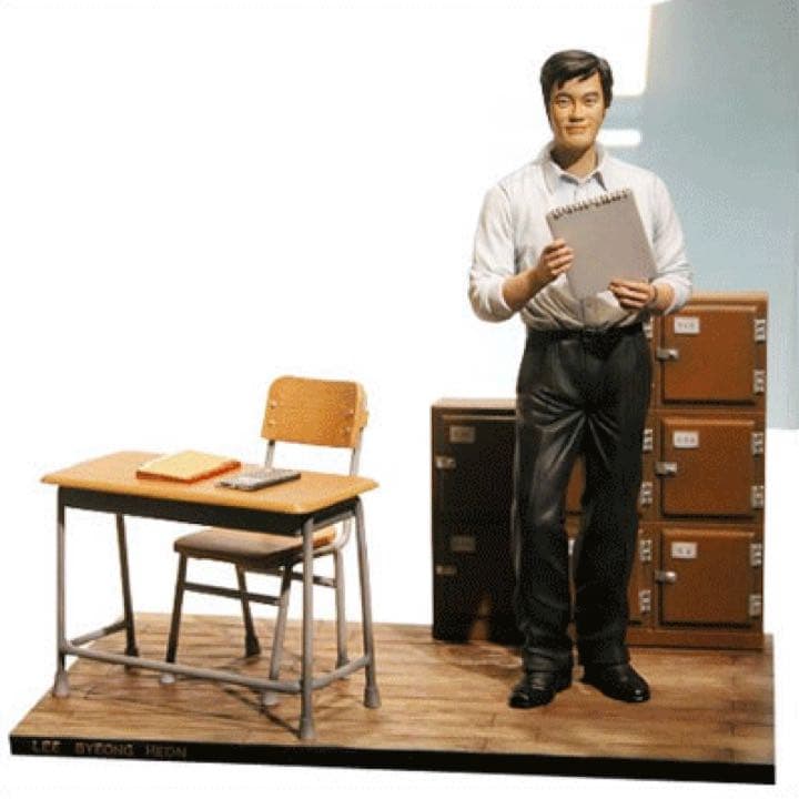 希少　限定販売　イ・ビョンホン【バンジージャンプする】8inchフィギュア