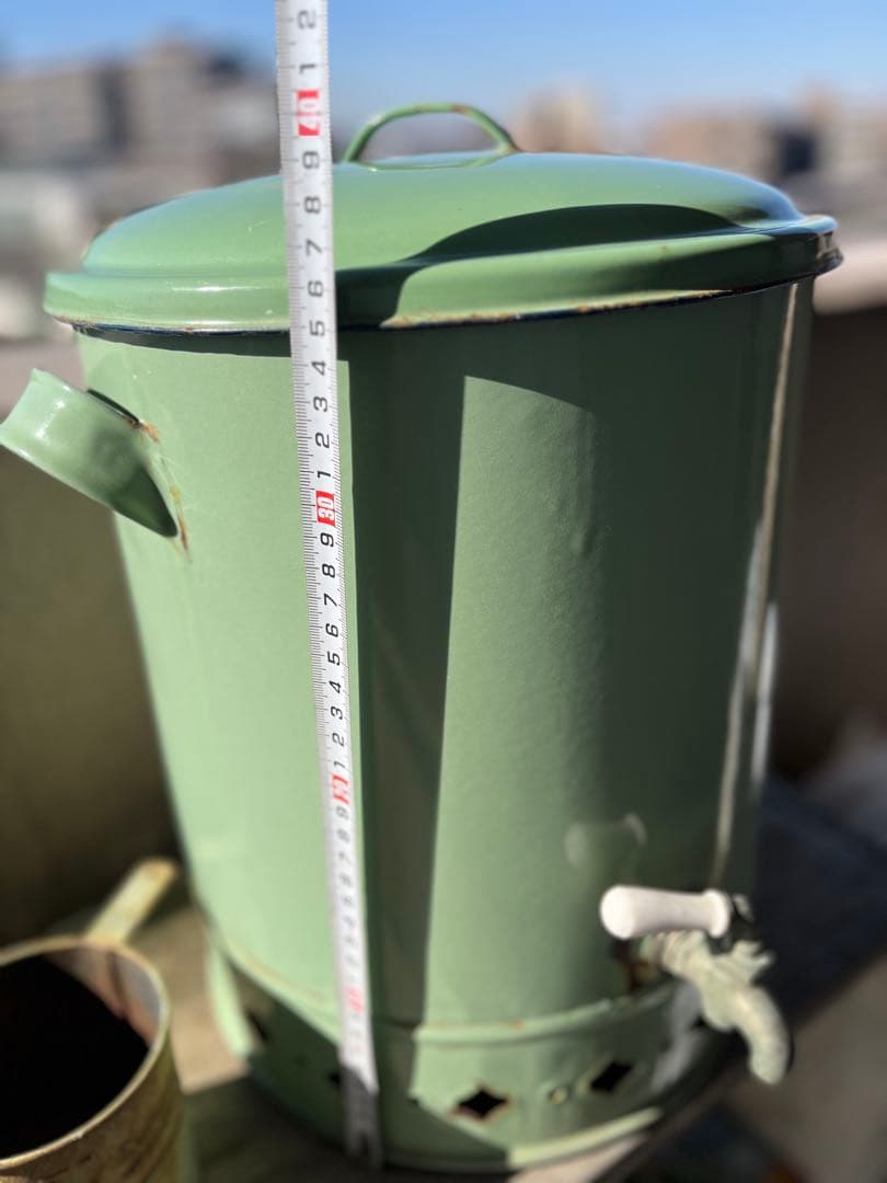 昭和レトロ　蛇口が可愛いシャビーなタンク　水やり用に