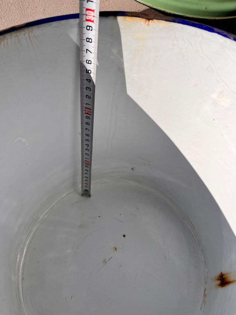 昭和レトロ　蛇口が可愛いシャビーなタンク　水やり用に