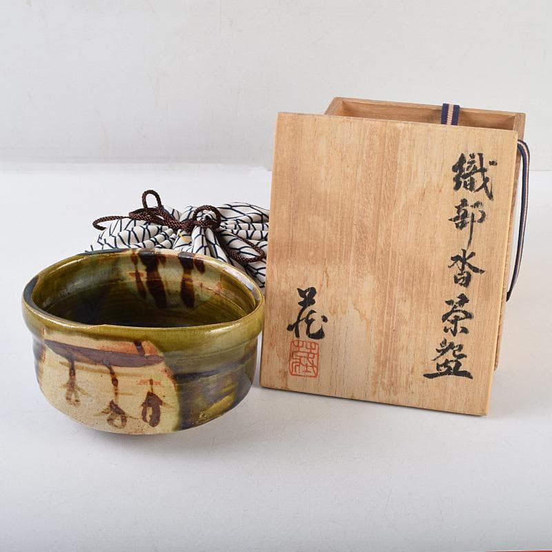 茶道具　人間国宝　鈴木蔵作　織部　沓形茶碗　茶碗　仕覆付　共箱　M　R9462
