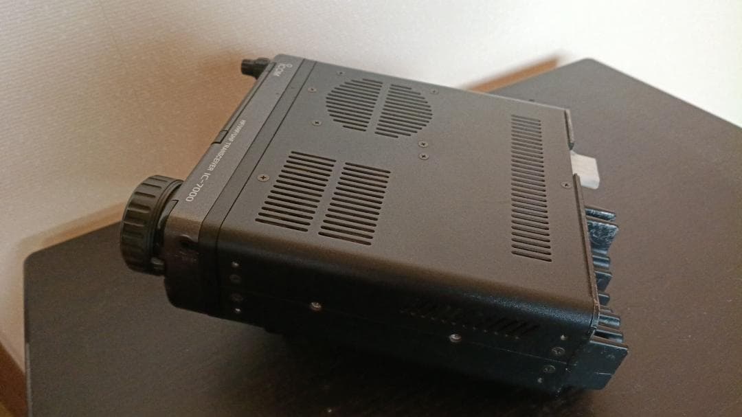 アマチュア無線機 ICOM IC-7000M (送料込み)