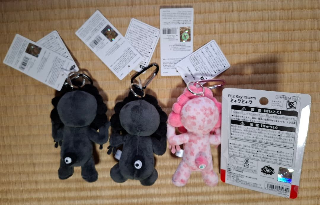 大阪関西万博　ミャクミャク　カラビナ付マスコット　黒　桜　カラビナ付PEZ　新品