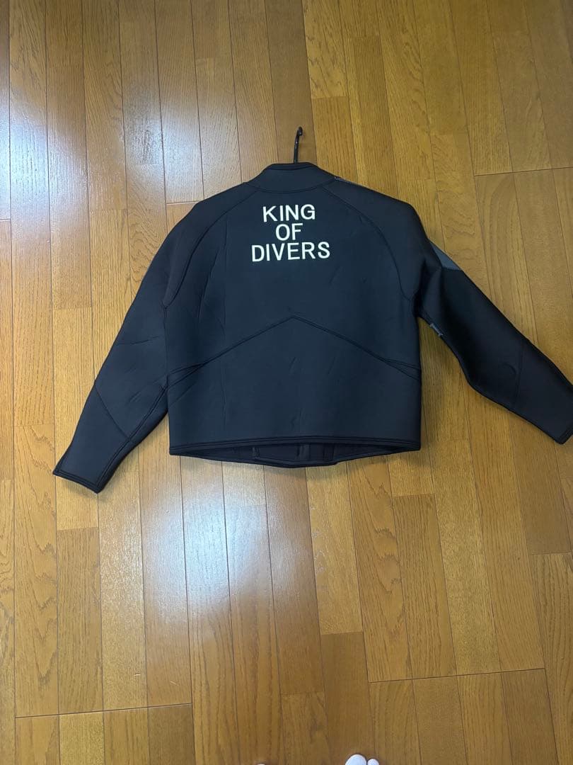 スキューバダイビング　ウェットスーツ