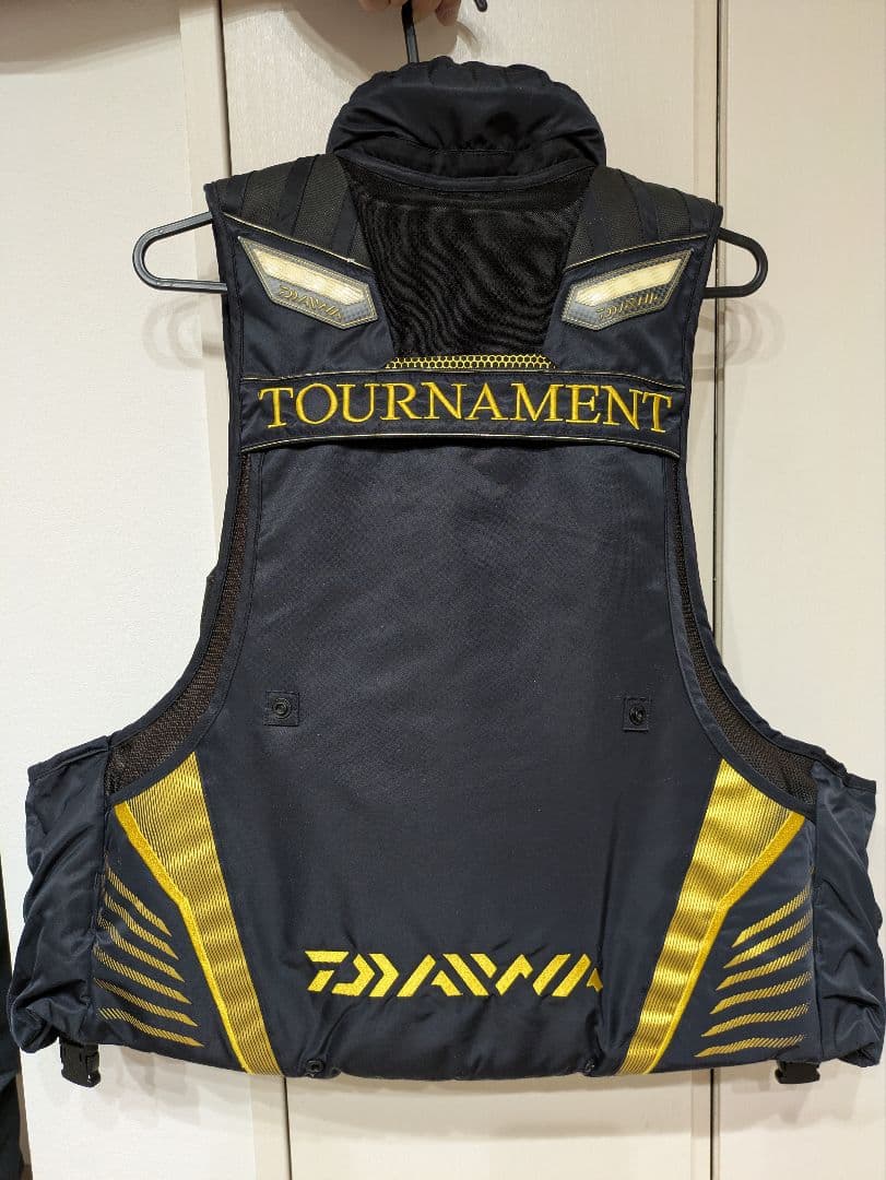 Daiwa Tournament ライフジャケット 黒/金