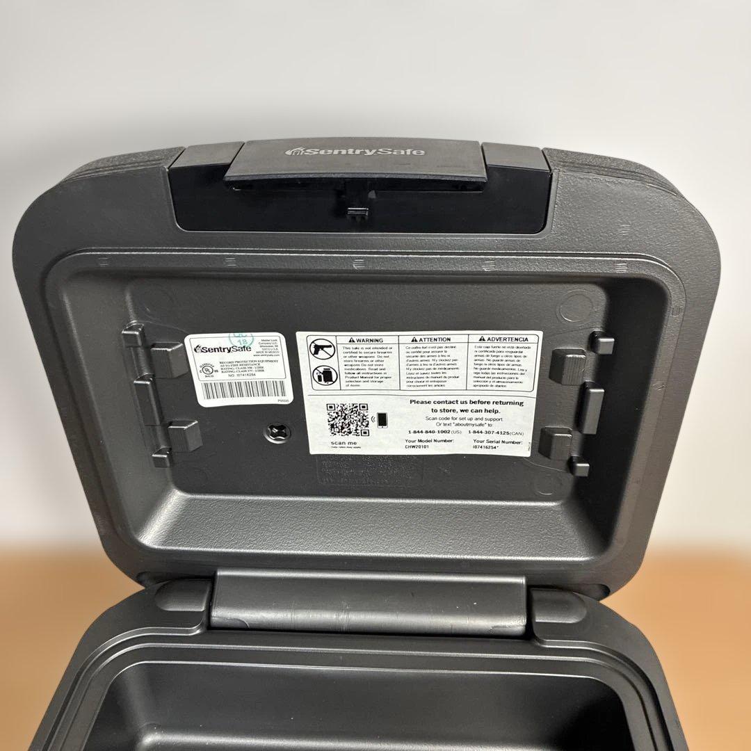 SentrySafe セキュリティケース 鍵２個付き　耐火 防水