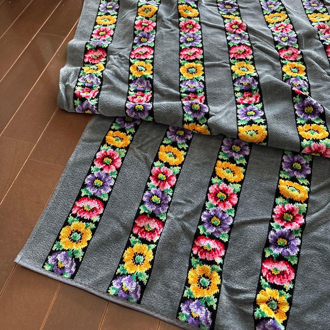 未使用　フェイラー　バスタオル　アネモネ　FEILER 花柄　グレー系