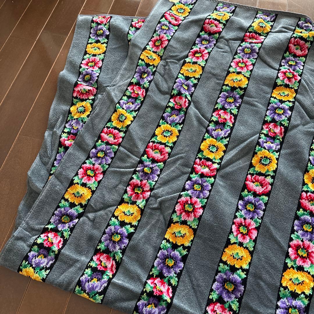 未使用　フェイラー　バスタオル　アネモネ　FEILER 花柄　グレー系