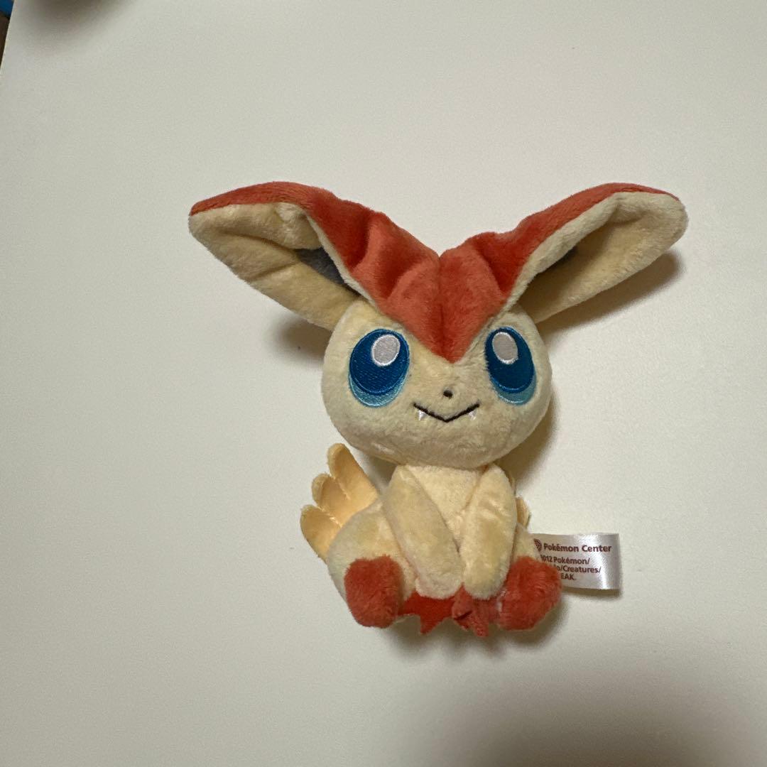 ビクティニ　キャンバス　ぬいぐるみ