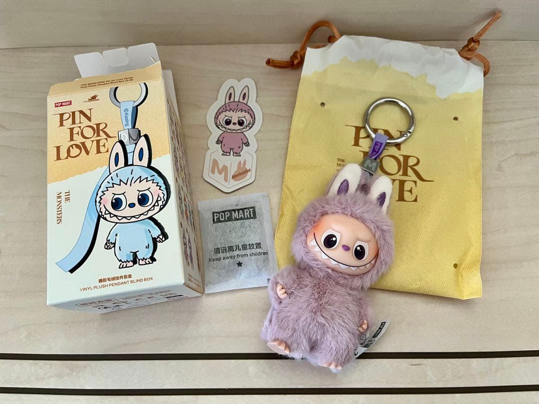 POPMART PIN FOR LOVE ぬいぐるみ ラブブ イニシャル　M