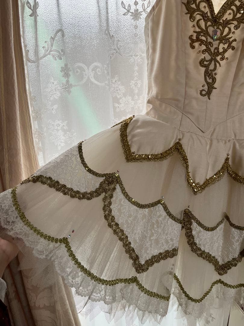 アイボリーのオーダー バレエチュチュ(小学6年から中学生、大人の方へ)