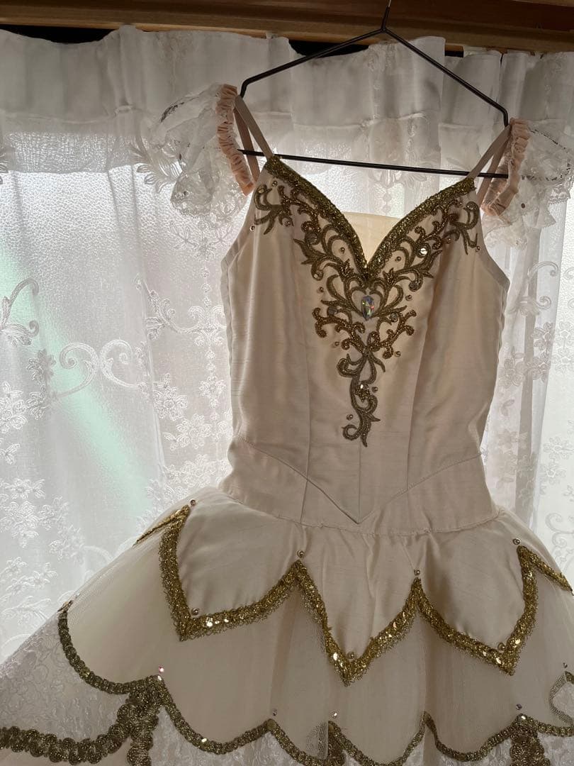 アイボリーのオーダー バレエチュチュ(小学6年から中学生、大人の方へ)