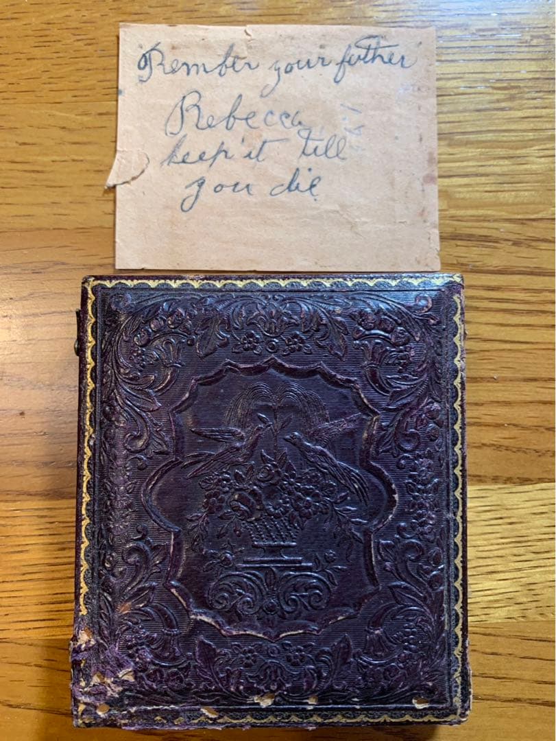 アンブロタイプ　アンティークフォト　ロット（2）夫と妻　面白い手書きのメモ付き。