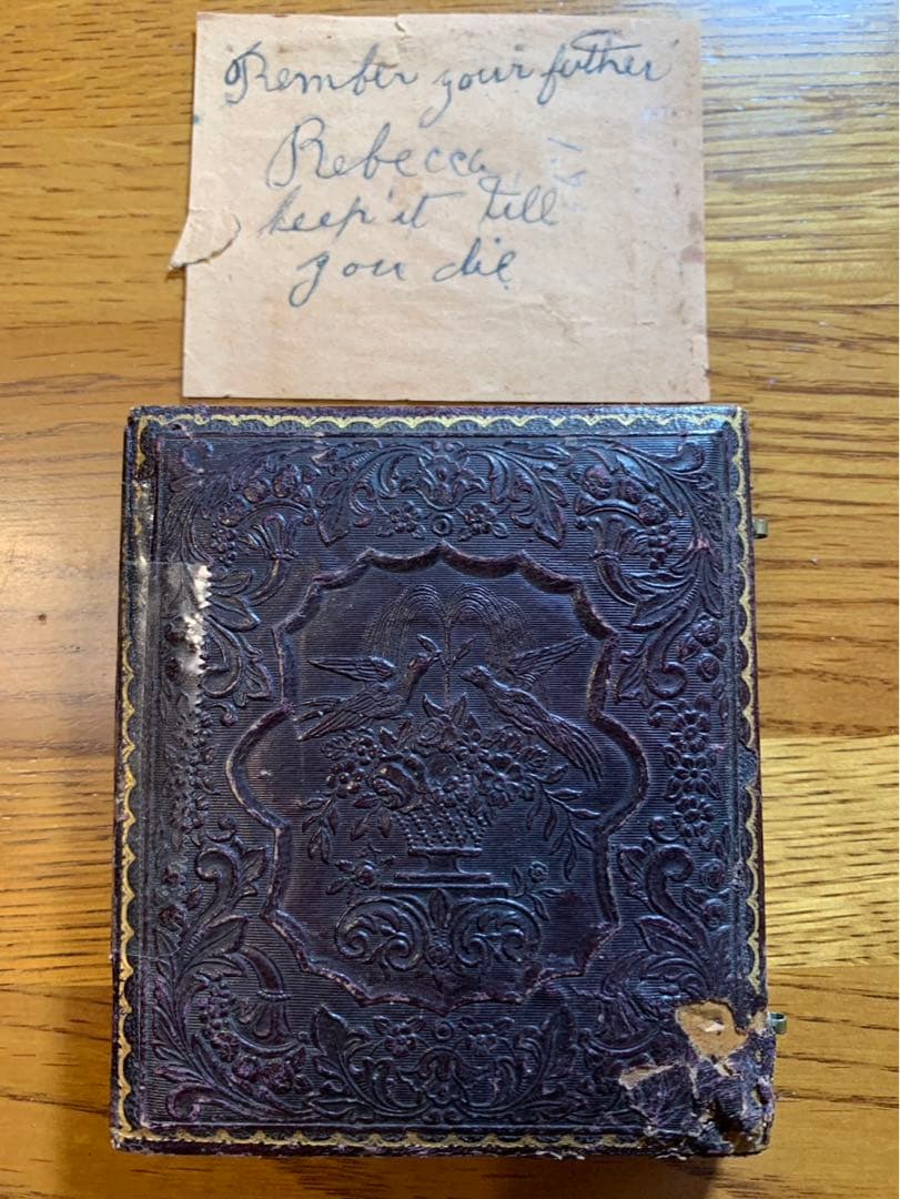 アンブロタイプ　アンティークフォト　ロット（2）夫と妻　面白い手書きのメモ付き。