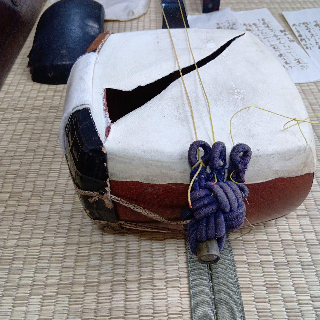 義太夫三味線　文楽三味線　　本体 木製 黒白 付属品あり