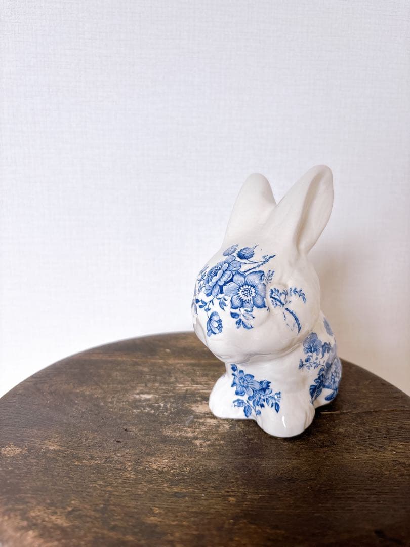 イギリスヴィンテージ　CrownDevon バスケットに花　うさぎ歯ブラシたて