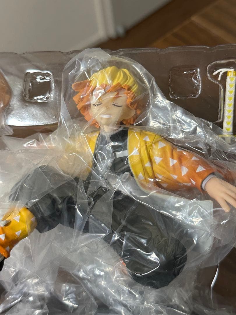 鬼滅の刃 我妻善逸 1/8スケールフィギュア