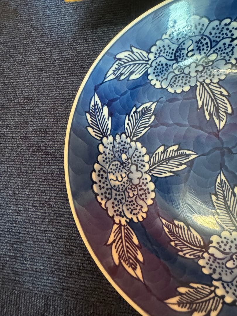 2022 源右衛門　染錦牡丹文　中皿　未使用