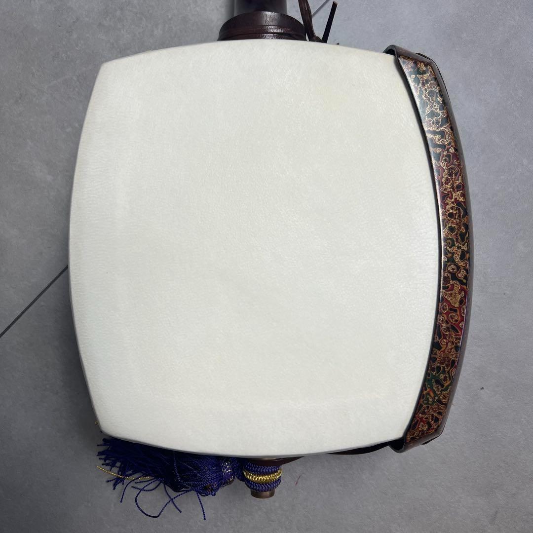 メンテナンス済み　津軽三味線　紅木　糸巻　ニ本溝　正寸　津軽塗胴掛け　べっ甲バチ