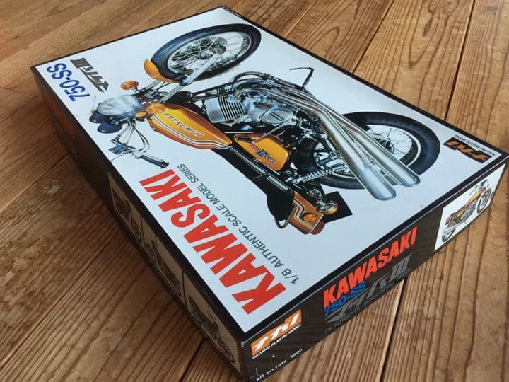 ナガノ カワサキ 750SS 1/8 プラモデル