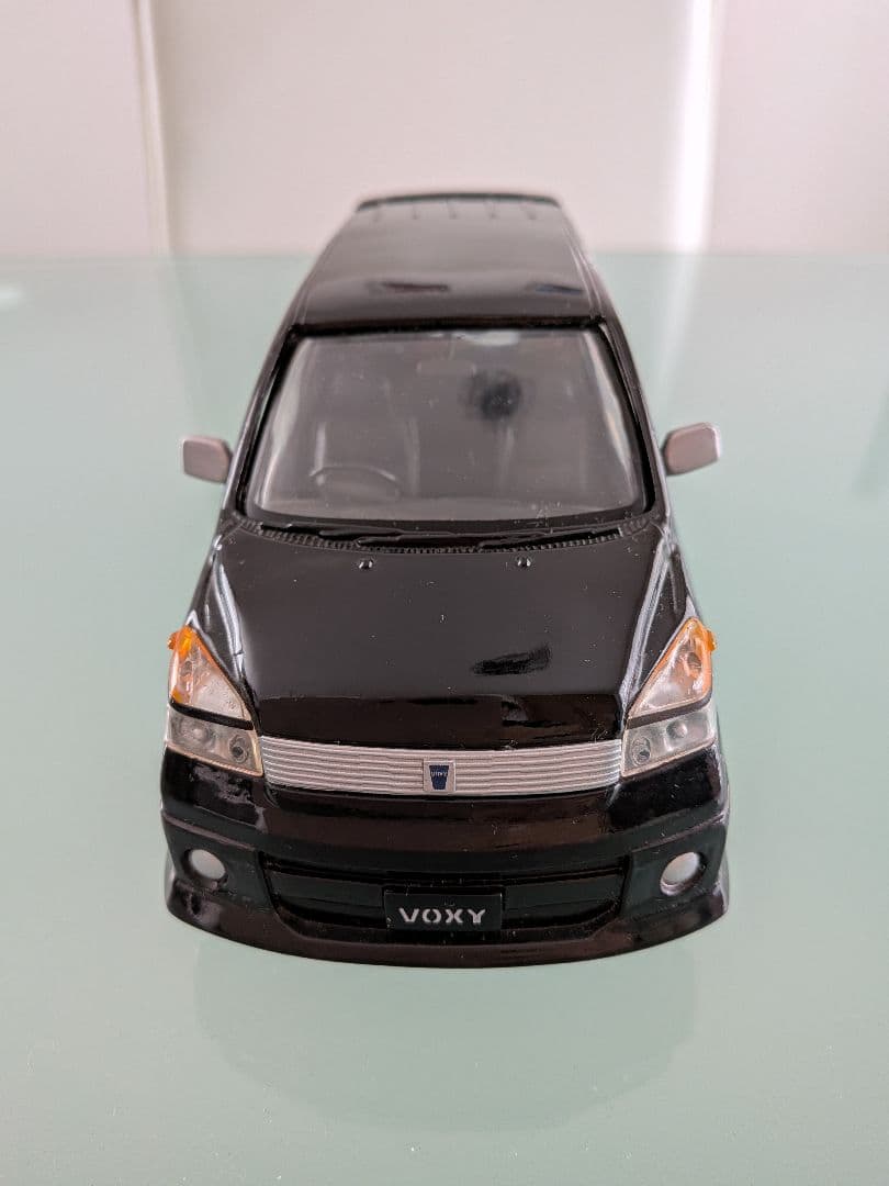 トヨタ　初代ヴォクシー　カラーサンプル　1/24