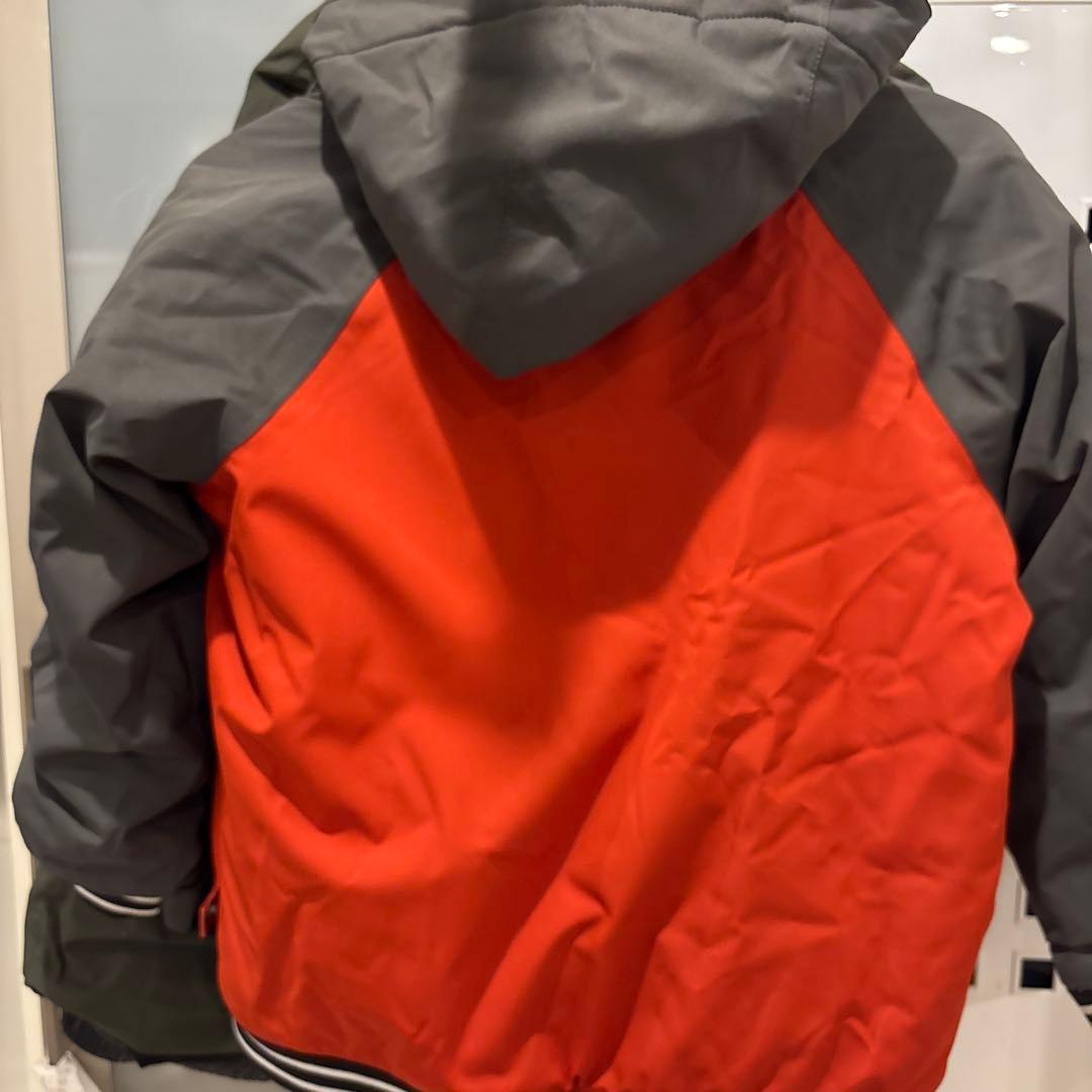 Burton スノーボードウェア上下、5/6サイズ　120〜135 手袋つき