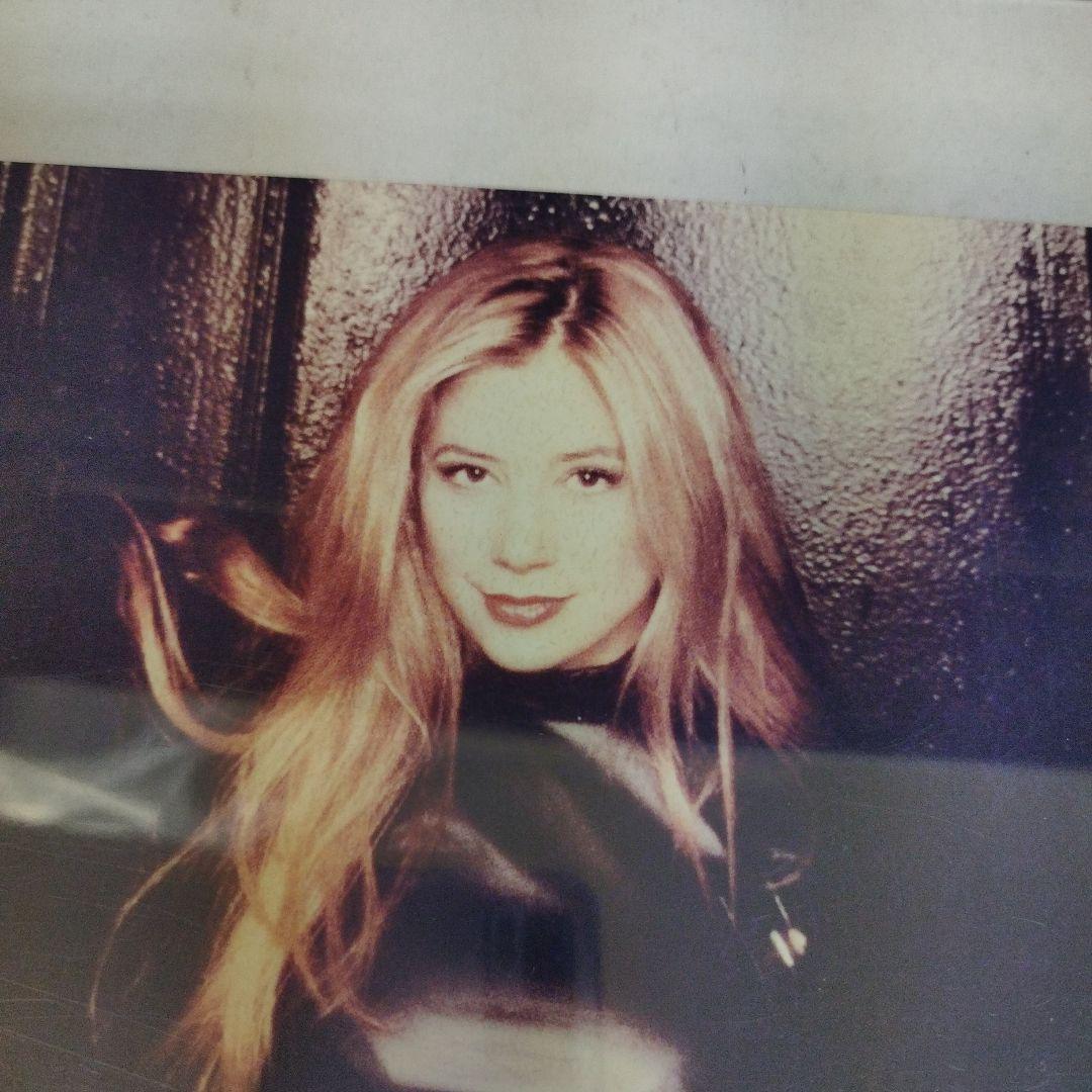 ハリウッド女優　ミラ・ソルヴィーノ　直筆サイン入り8Ｘ10 フォト　証明書付き