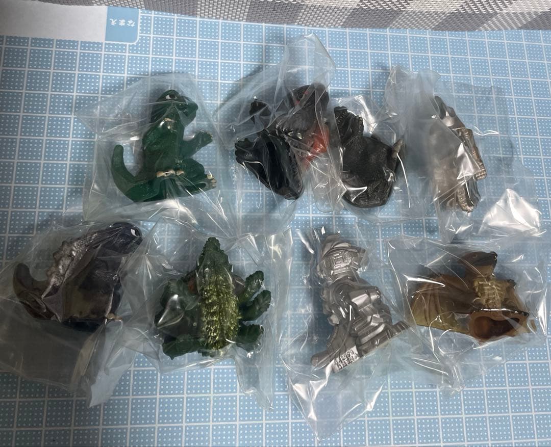 ゴジラ総攻撃 ソフビ 指人形 19種 セット メルカリ便