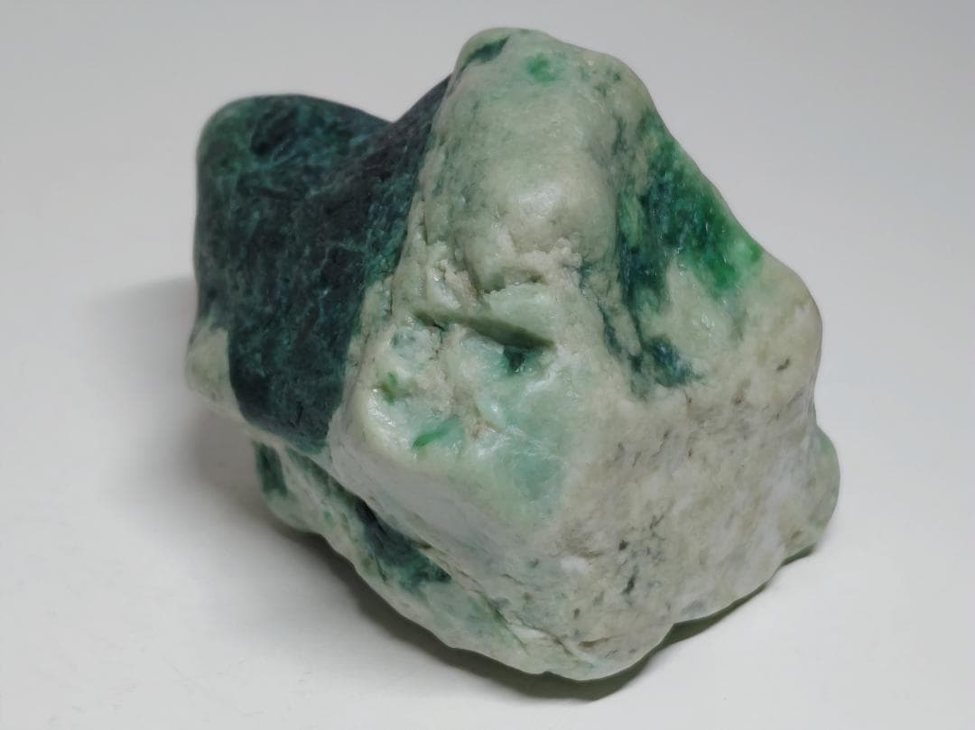 ミント 550g 翡翠 ヒスイ 原石 鑑賞石 自然石 誕生石 鉱物 鉱石 水石