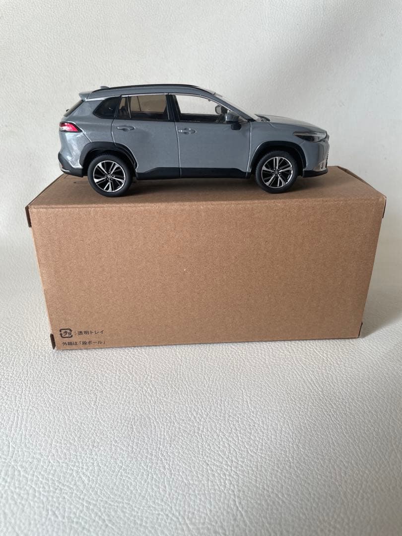 トヨタ カローラ クロス 色見本 ミニカー ② 1H5 セメントグレーメタリック