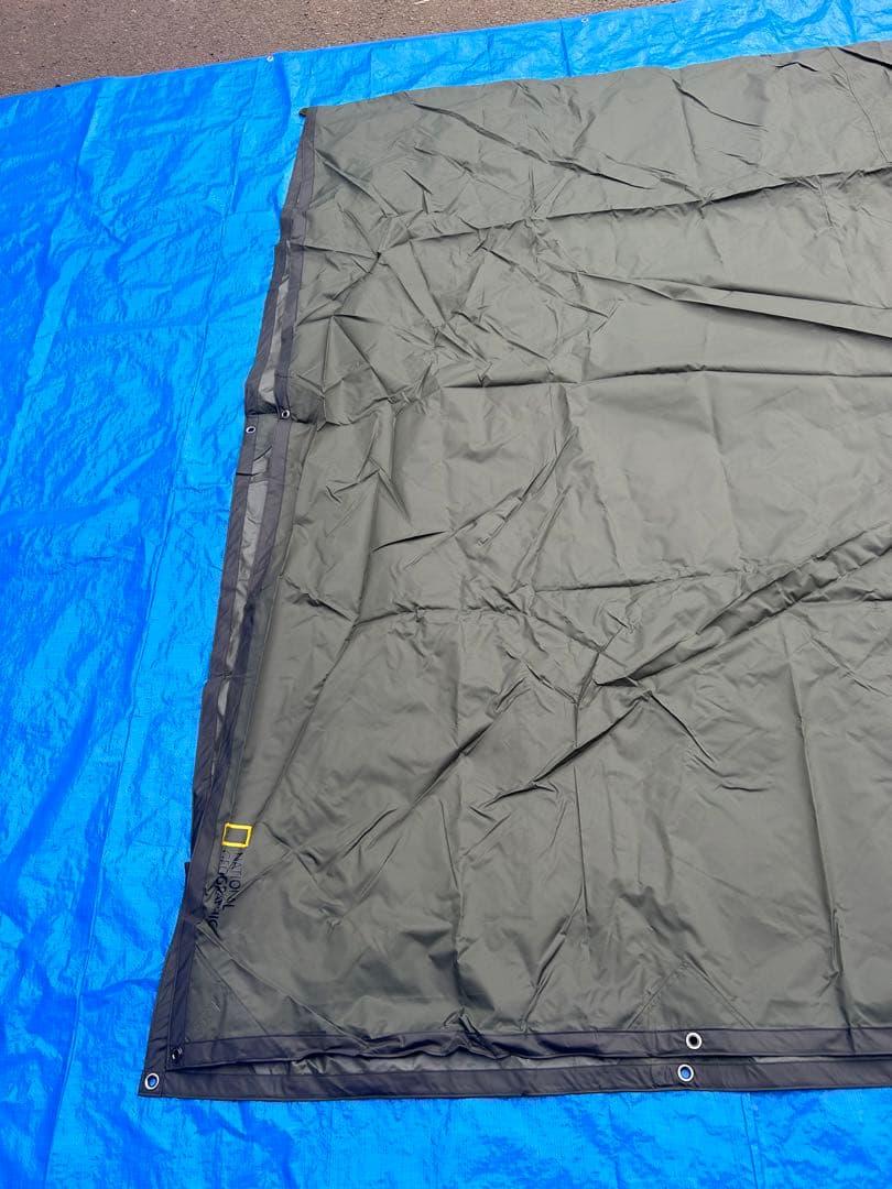 【美品】ナショナルジオグラフィック BASE CAMP T-4