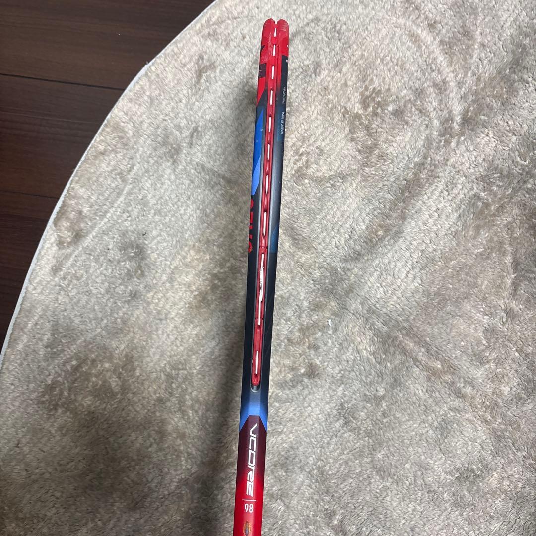 VCORE 98 硬式テニスラケット レッド