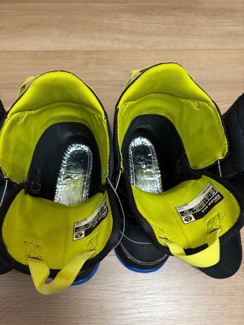 22センチ　Burton スノーボードブーツ 子ども用 黒/青/黄色