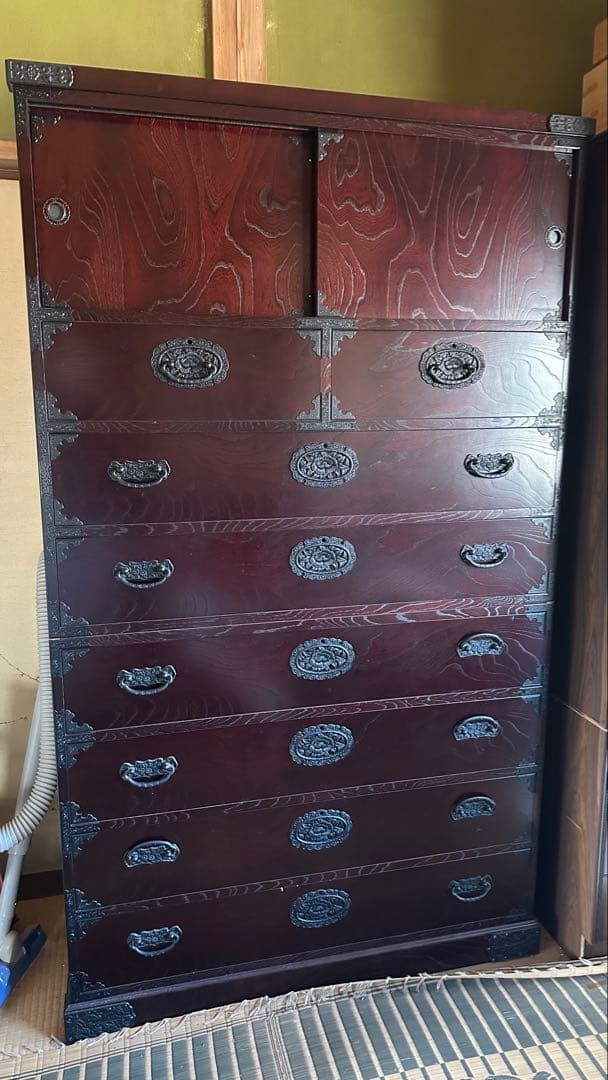 木製ダークブラウン箪笥