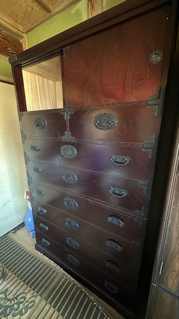 木製ダークブラウン箪笥