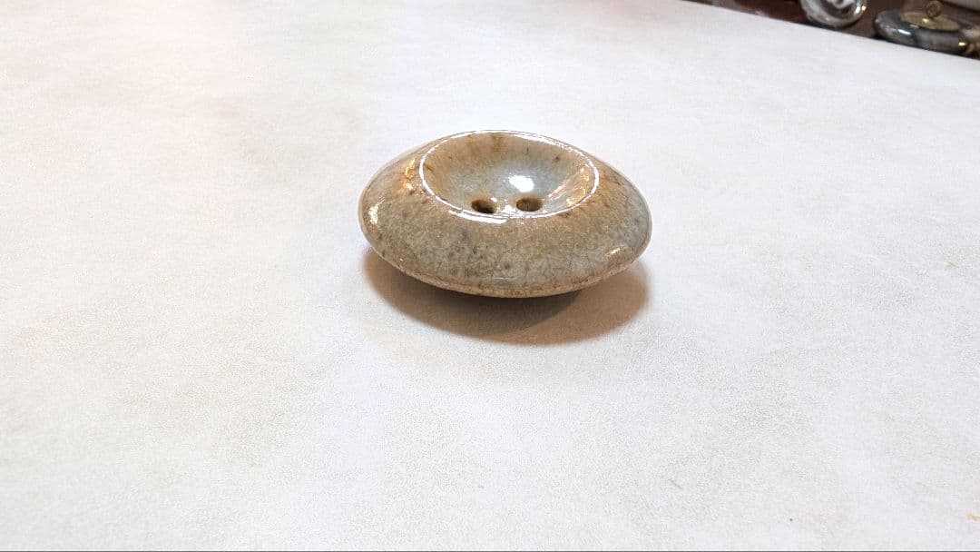 m*8様 No.0320　ルーシー·リー　陶器ボタンA