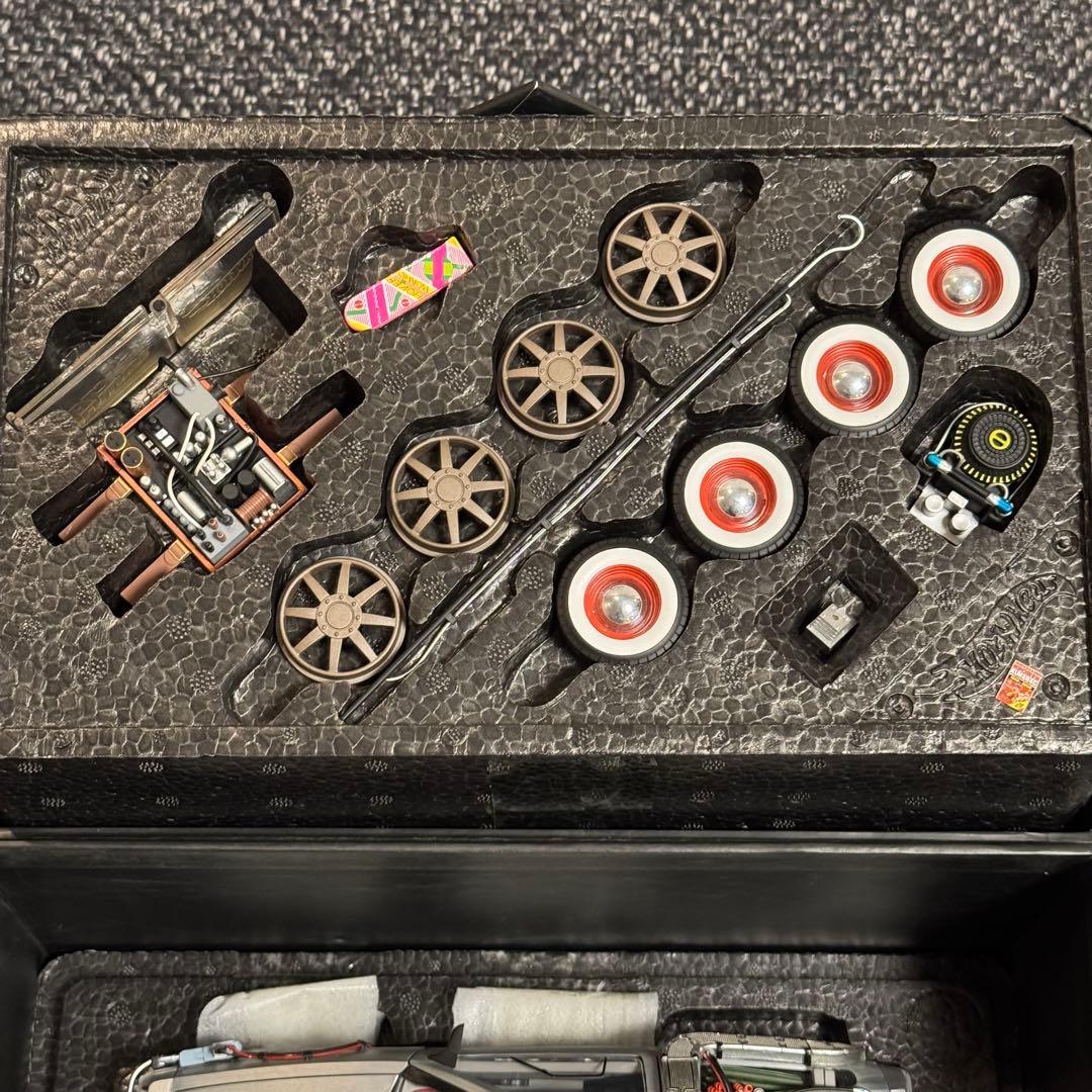 デロリアン 1/18 アルティメットエディション バックトゥザフューチャー