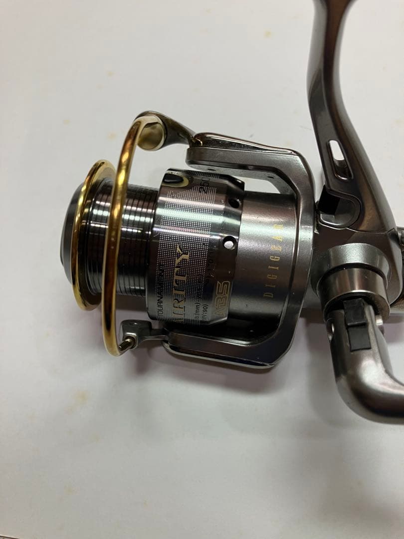 ダイワ トーナメントエアリティー2500 中古品 小沼正弥 シーバス