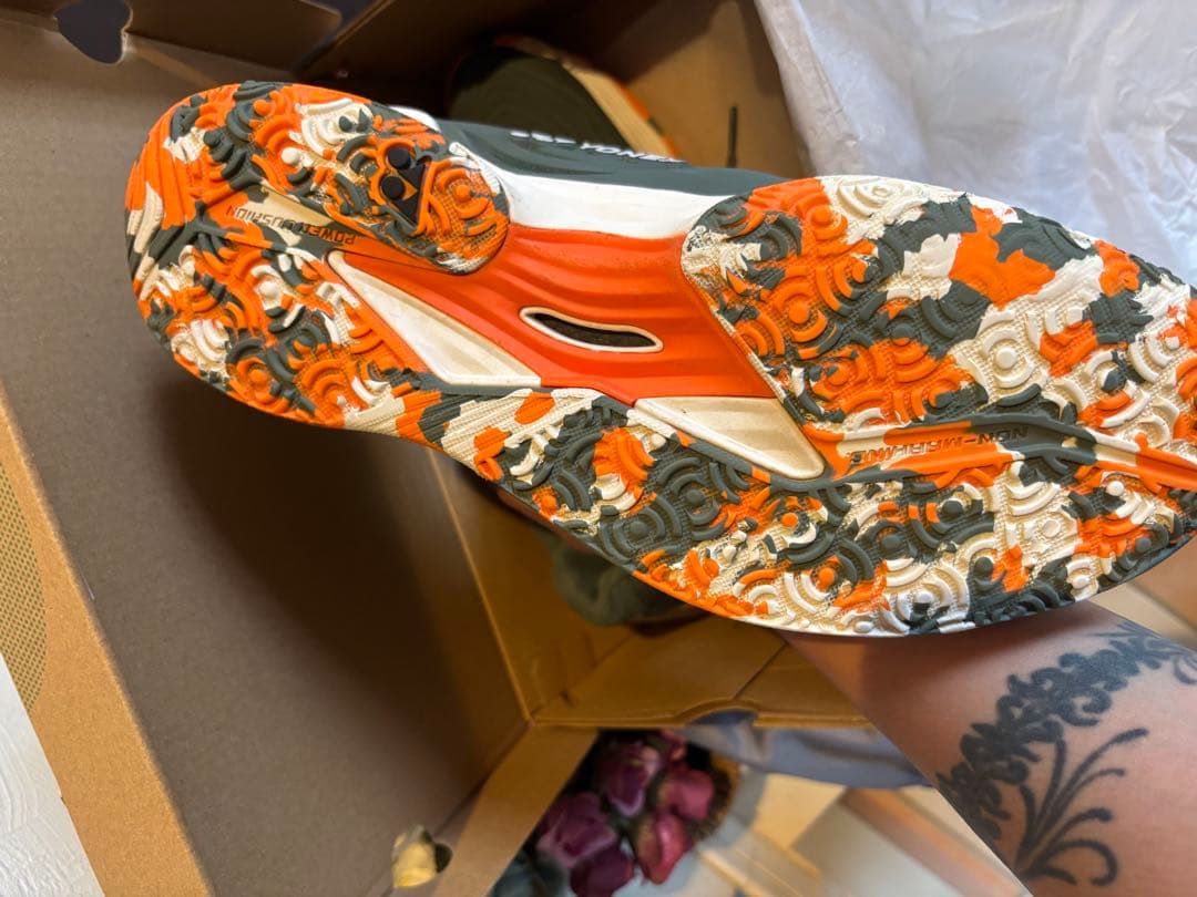 YONEX FUSIONREVテニスシューズ 27センチ　オリーブ