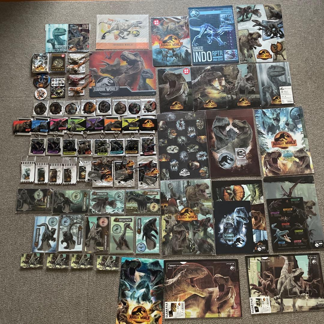 ジュラシックワールド まとめ売り　グッズ　缶バッジ　キーホルダー　ファイル