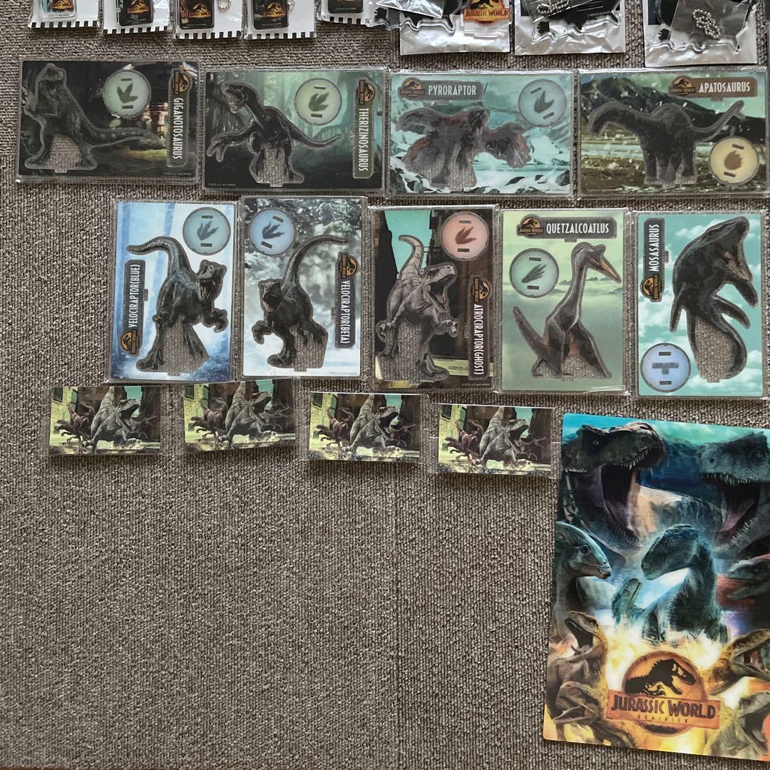 ジュラシックワールド まとめ売り　グッズ　缶バッジ　キーホルダー　ファイル