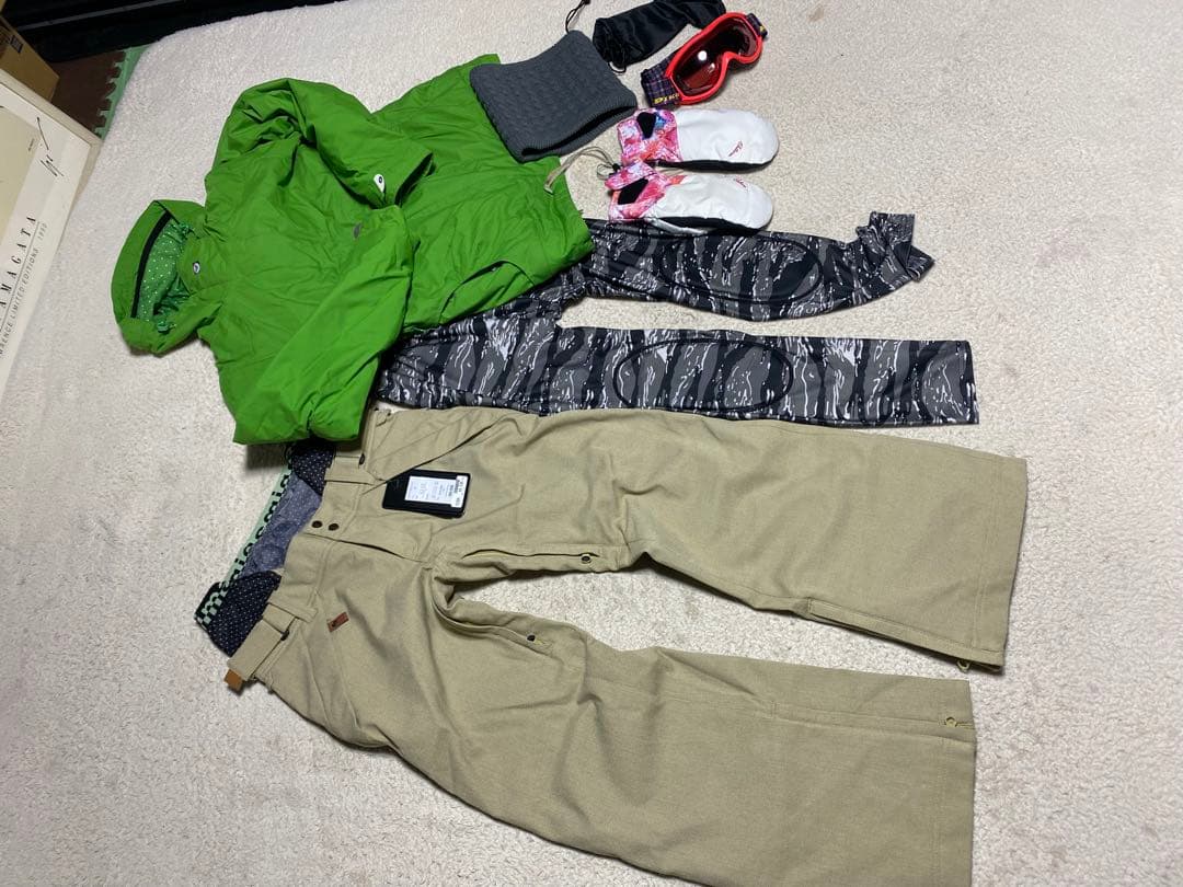 レディース　スノーボード　スキーウェア上下　おまけ付　ROXY パンツは未使用