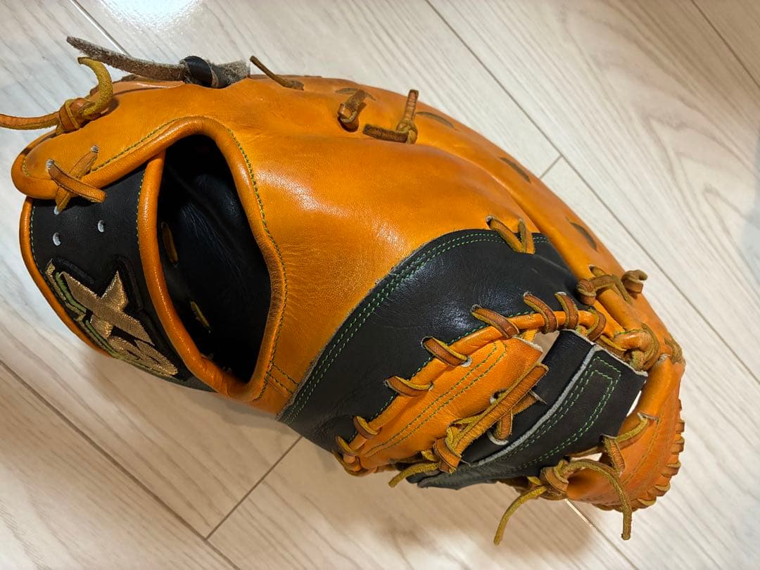 オレンジと黒のファーストミット X9 ザナックス